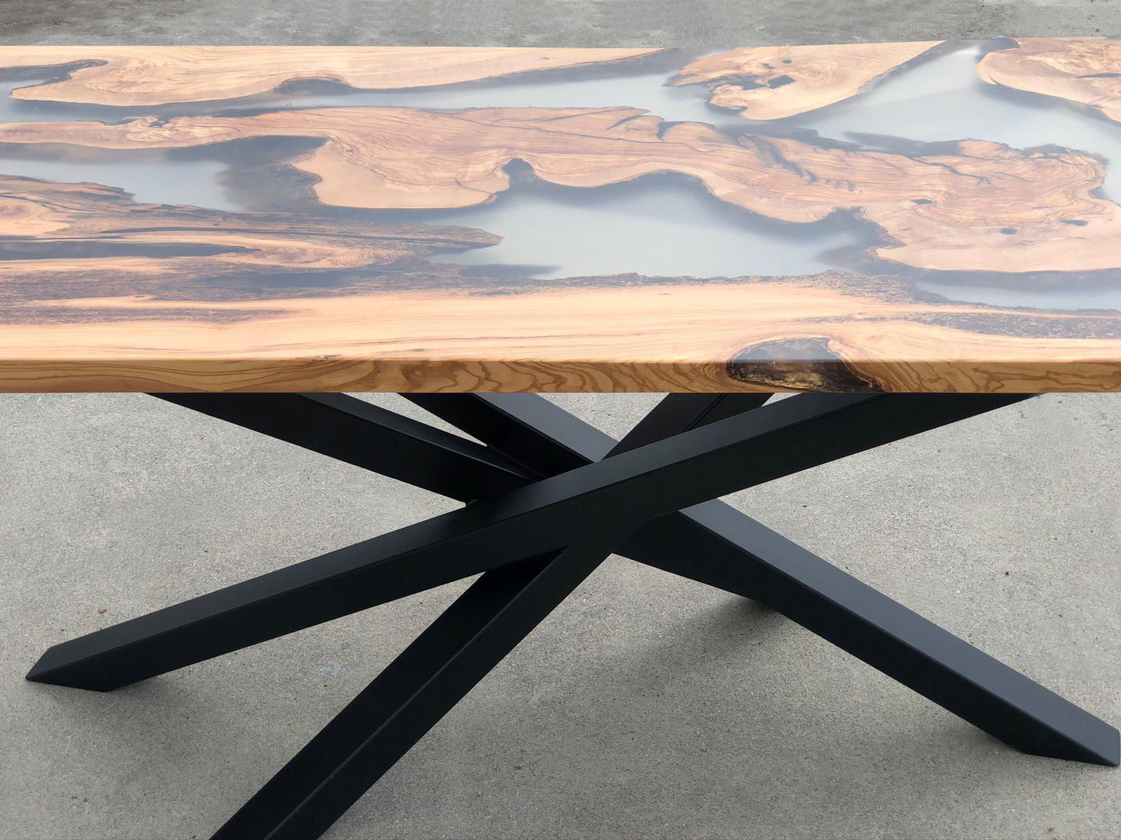 Luxtable tavoli in legno massello e resina epossidica su misura